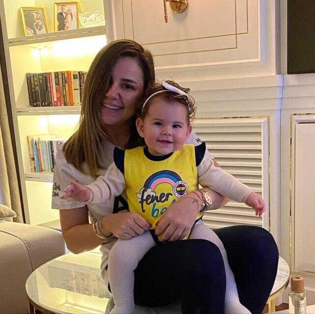 Koronavirüse yakalanan Merve Özbey'den korkutan açıklama: Çift aşılı olmama rağmen ağır geçiyor