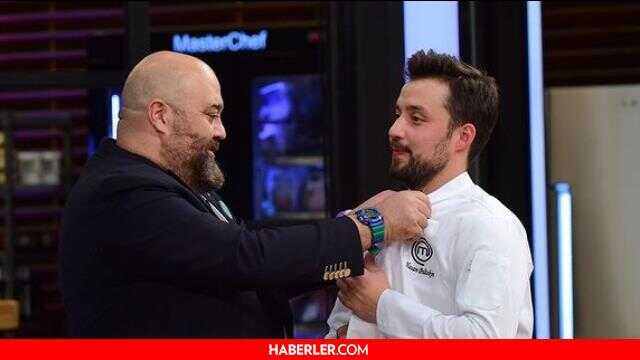 MasterChef'te ikinci finalist kim oldu? MasterChef'te ikinci ceketi kim giydi? 4 Ocak Salı MasterChef Türkiye'de kim kazandı? Masterchef finalistler!
