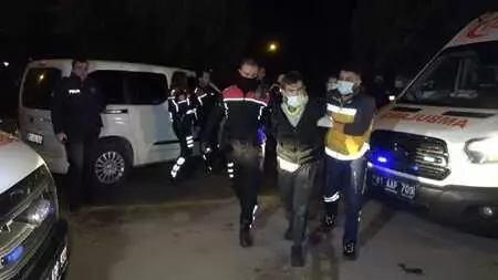 Polisten kaçarken kaza yapan otomobildeki 4 kişi yaralandı