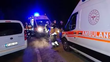 Polisten kaçarken kaza yapan otomobildeki 4 kişi yaralandı