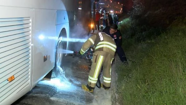 Son dakika haberi... Sultanbeyli TEM'de cenaze taşınan otobüste yangın çıktı