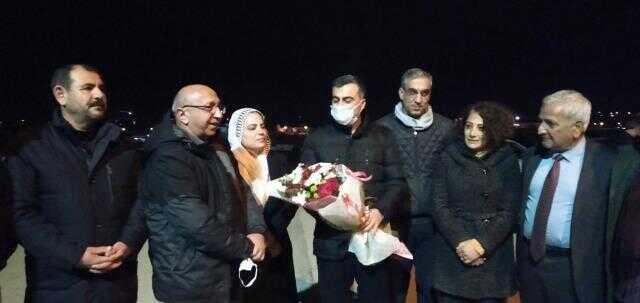 5 yıl sonra dışarıda ilk fotoğraf! Selahattin Demirtaş'ın koğuş arkadaşı HDP'li eski vekil Abdullah Zeydan tahliye edildi