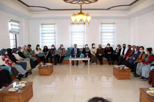 Başkan Akkaya Akşehir Aile Sanat ve Eğitim Merkezi'ni ziyaret etti