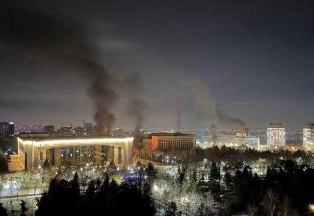 Cumhurbaşkanı Tokayev talep etti, Rusya Kazakistan'a girdi! Ajanslar askerlerin sevk anı görüntülerini geçti