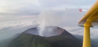 Nyiragongo Yanardağı kül ve duman püskürttü