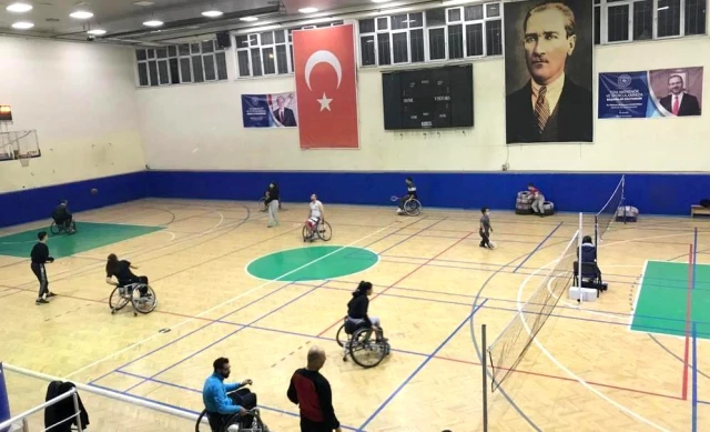 Osmaniye'de badminton turnuvası düzenlendi