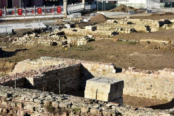 Son dakika... Selimiye Camisi meydanında çıkan tarihi kalıntılar, arkeopark haline getirilecek
