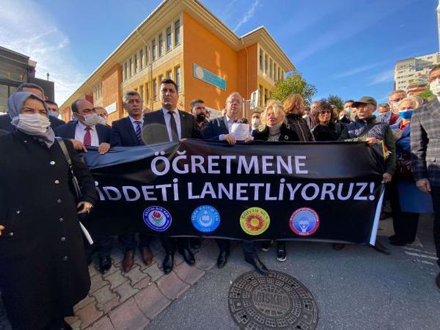 ÜMİRANİYE'DE OKUL MÜDİRESİNE YAPILAN SALDIRI PROTESTO EDİLDİ
