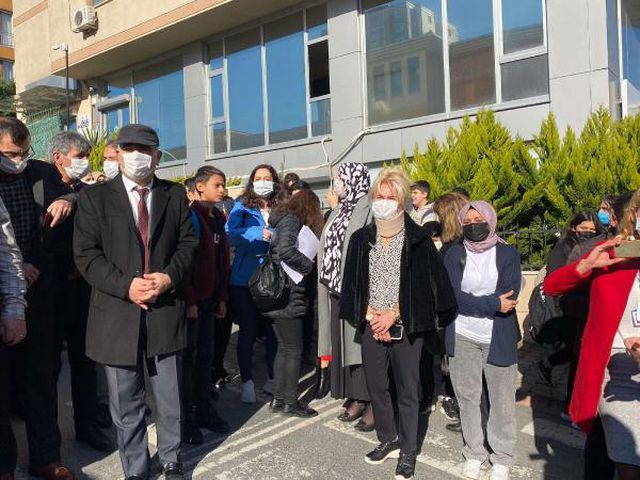 ÜMİRANİYE'DE OKUL MÜDİRESİNE YAPILAN SALDIRI PROTESTO EDİLDİ