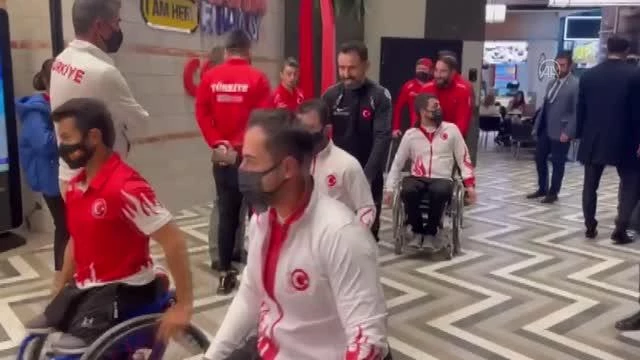 Ampute Futbol Milli Takımı ve paralimpik sporcular Kesişme: İyi ki Varsın Eren filmini izledi