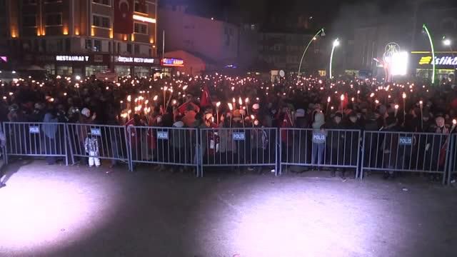 Son dakika gündem: Binlerce kişi Sarıkamış şehitleri ni anmak için meşaleyle yürüdü