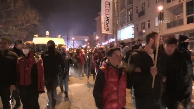 Son dakika gündem: Binlerce kişi Sarıkamış şehitleri ni anmak için meşaleyle yürüdü