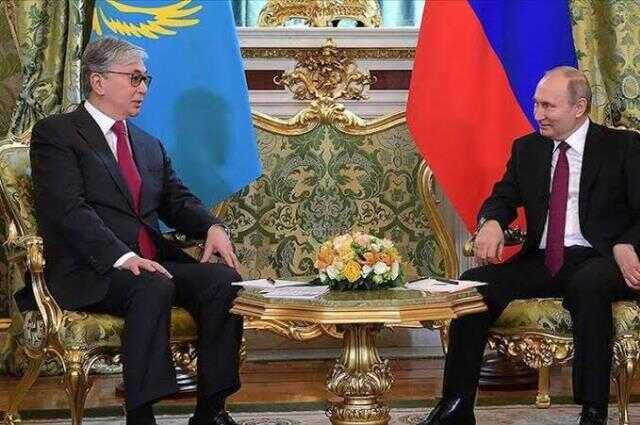 Kazakistan Cumhurbaşkanı Tokayev'in halka sesleniş konuşmasını Rusça yapması ve Putin'e teşekkürü gündem oldu