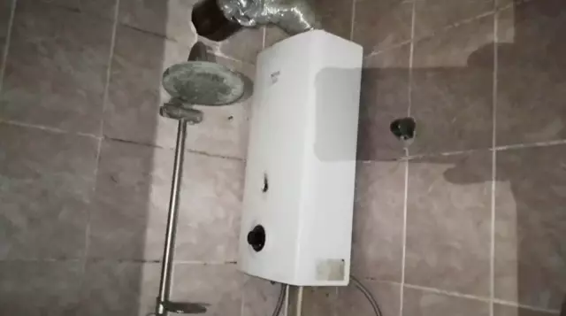 Sıkışan gaz bomba gibi patladı duvarları yıkılan evde 3 kişi yaralandı