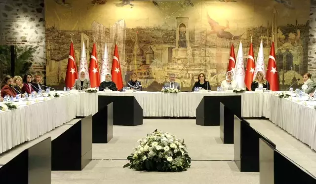 Bakan Nebati iş dünyasının kadın temsilcileriyle bir araya geldi