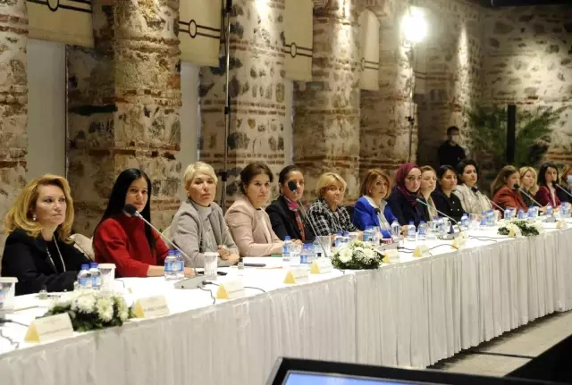 Bakan Nebati iş dünyasının kadın temsilcileriyle bir araya geldi