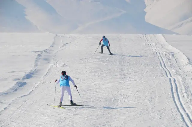 Hakkari'de Kayaklı Koşu İl Birinciliği Yarışması yapıldı