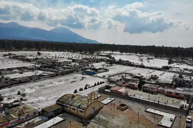 Meksika'nın Tlachichuca şehrine tarihte ilk kez kar yağdı