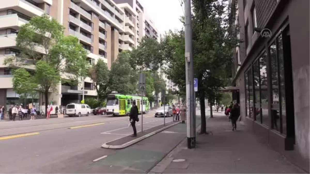 MELBOURNE - Avustralya vizesi iptal edilen Djokovic'e destek gösterileri devam ediyor