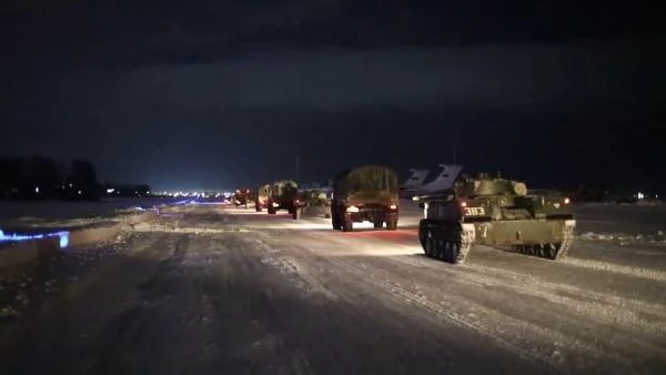 Rusya'dan gövde gösterisi! Kazakistan'a gönderilen askerlerin görüntülerini paylaştılar