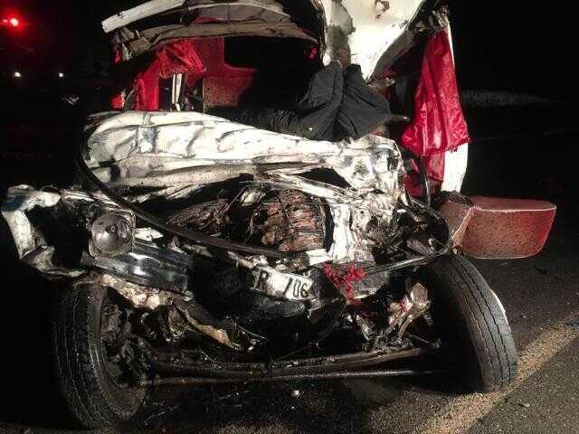 Yolcu otobüsü kamyonetle çarpıştı, ortalık savaş alanına döndü: 2 ölü, 19 yaralı