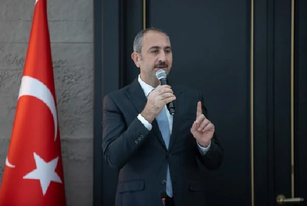 Bakan Gül: Türkiye'de artık darbe anayasasına son vermenin vakti gelmiştir