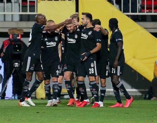 Koronayla boğuşan Beşiktaş'ta bir şok daha! Eksik oyuncu sayısı 11 oldu!