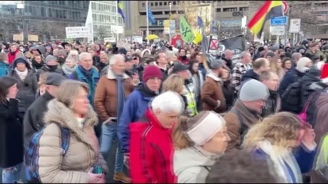  Zorunlu aşı karşıtlarından protesto yürüyüşü