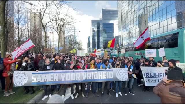  Zorunlu aşı karşıtlarından protesto yürüyüşü