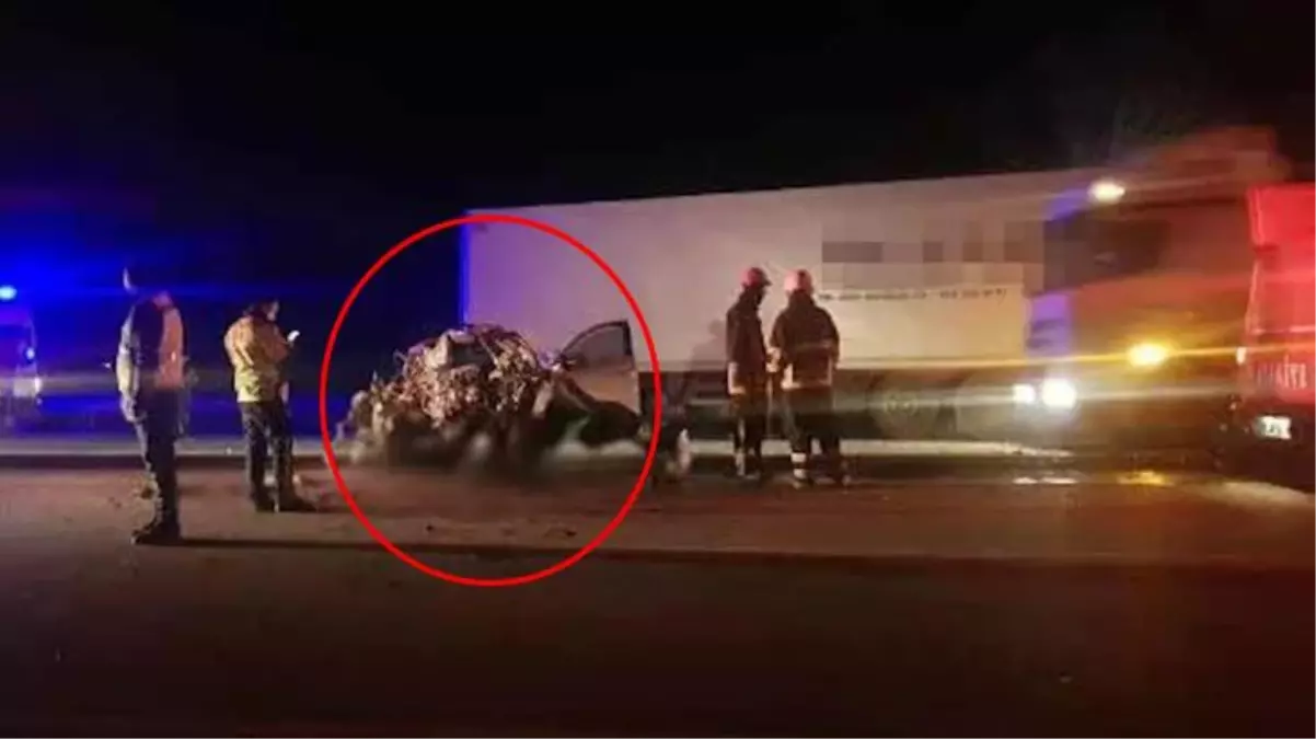 Çanakkale'de katliam gibi kaza! Petrol istasyonundan çıkan tıra çarpan otomobildeki 5 kişi hayatını kaybetti