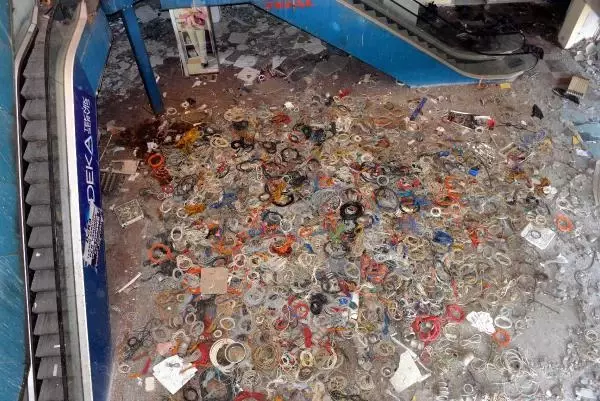 Kahramanmaraş'taki dünyanın en saçma binasının yıkımı başladı