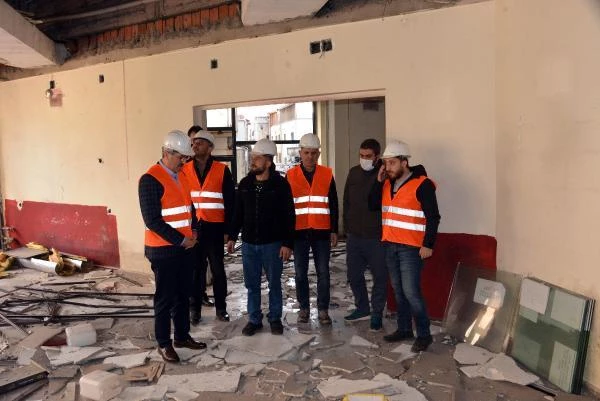 Kahramanmaraş'taki dünyanın en saçma binasının yıkımı başladı