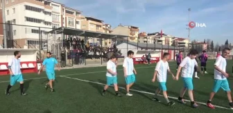 Özel gereksinimli çocuklar ilk defa bir futbol maçına çıktılar