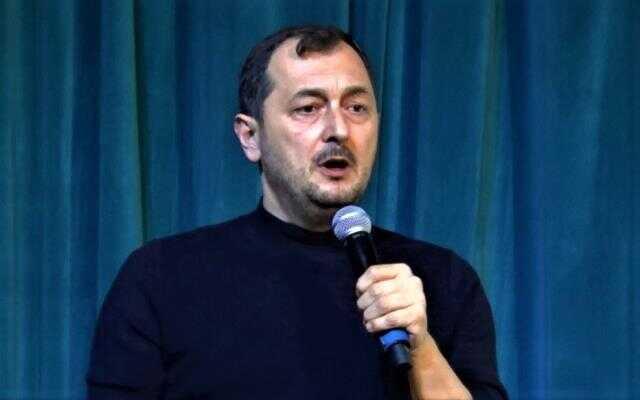 CHP ve AK Parti beledilerinin afiş tartışması! Biri asıyor, diğeri indiriyor