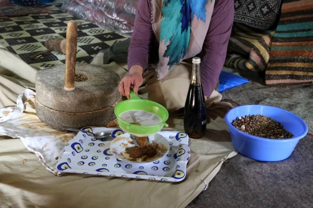 Kadim Türk lezzeti 'Kavut' asırlık el değirmeni ile sofralara ulaşıyor