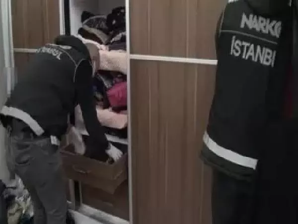 Kolombiya'da 4.9 ton kokainin ele geçirilmesiyle ilgili yürütülen soruşturmada Türkiye'den 14 kişiye gözaltı Kolombiya'da 4.9 ton kokainin ele geçirilmesiyle ilgili yürütülen soruşturmada Türkiye'den 14 kişiye gözaltı