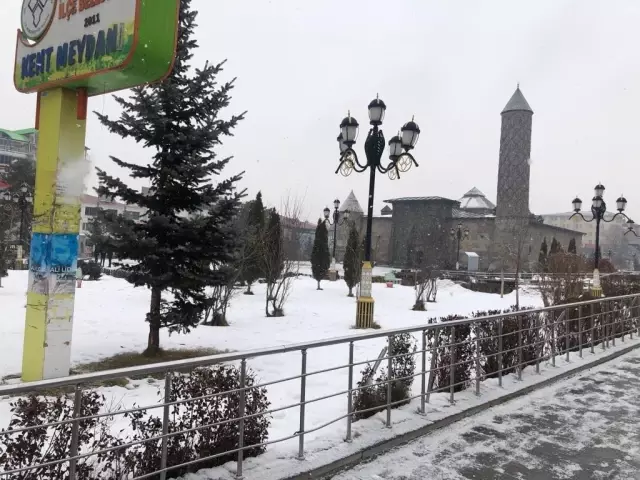 Erzurum beyaz örtüyle kaplandı