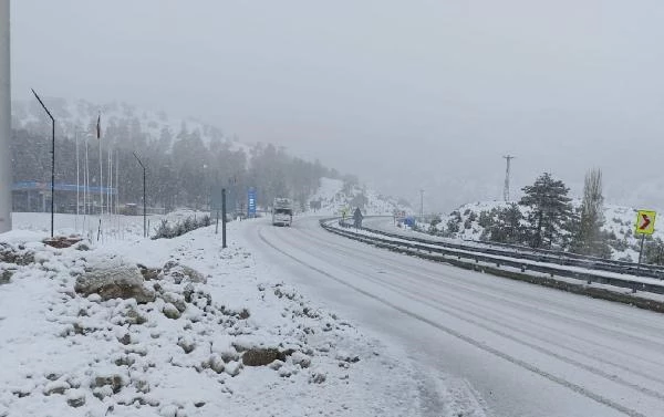 Konya'da 3 ilçede okullara kar engelli