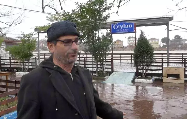 Şiddetli rüzgar ve yağmur tekneleri yan yatırdı