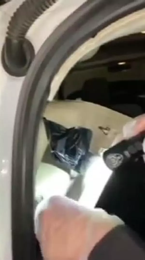 ŞİŞLİ'DE ARACIN GİZLİ BÖLMESİNDEN UYUŞTURUCU ÇIKTI