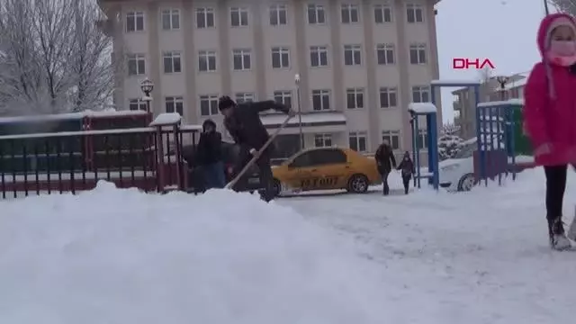 AĞRI'DA ELEŞKİRT, TUTAK, ARDAHAN'DA DAMAL VE HANAK'TA OKULLARA KAR TATİLİ