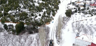 Antalya'nın Kaş ilçesinde karla mücadele çalışmaları yapılıyor