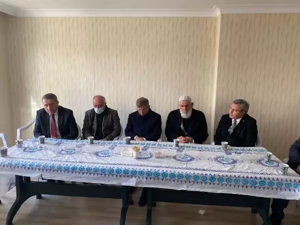 Davutoğlu'ndan Ahmet Çalık'in ailesine taziye ziyareti