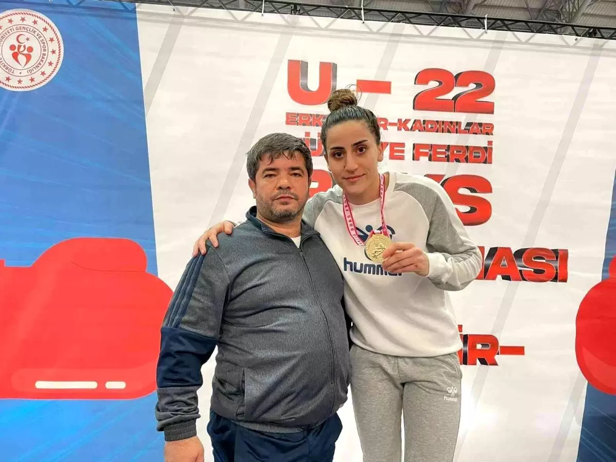 Elazığlı boksörler Kırşehir'den 5 madalya çıkardı