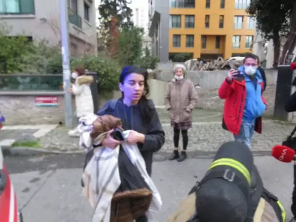 Kadıköy'de yangın paniği! 5 kişi hastanelik oldu, 1 cansız bedene ulaşıldı