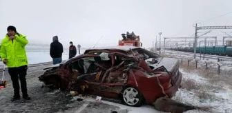 Kamyon ile otomobilin çarpıştığı kazada 4 kişi yaralandı