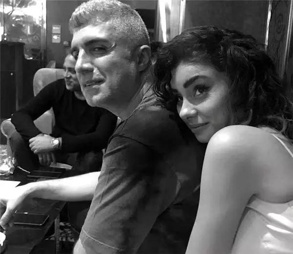 Özcan Deniz'in genç sevgilisi aile kriz çıkardı! Annesi veto etti Özcan Deniz'in genç sevgilisi aile kriz çıkardı! Annesi veto etti