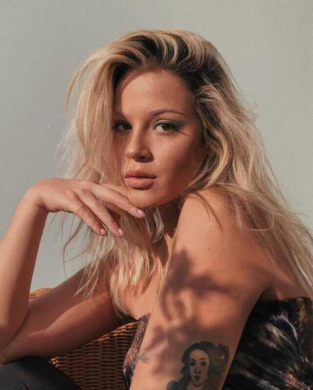 Şarkıcı Edis'in öpüştüğü gizemli kadın, Selami Şahin'in kızı çıktı Şarkıcı Edis'in öpüştüğü gizemli kadın, Selami Şahin'in kızı çıktı