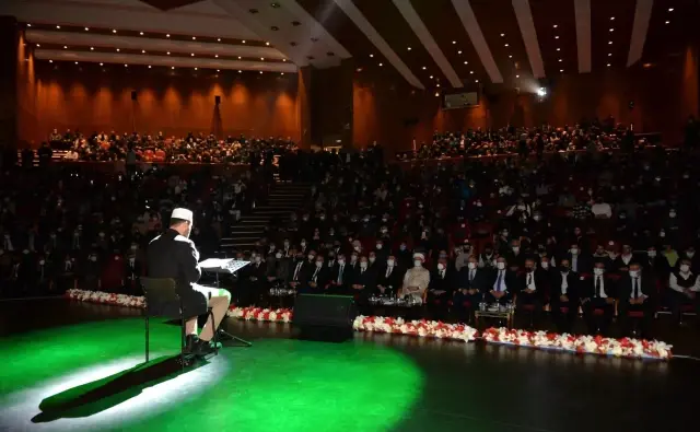 Diyanet İşleri Başkanı Erbaş, söyleşi programında üniversite öğrencileriyle buluştu
