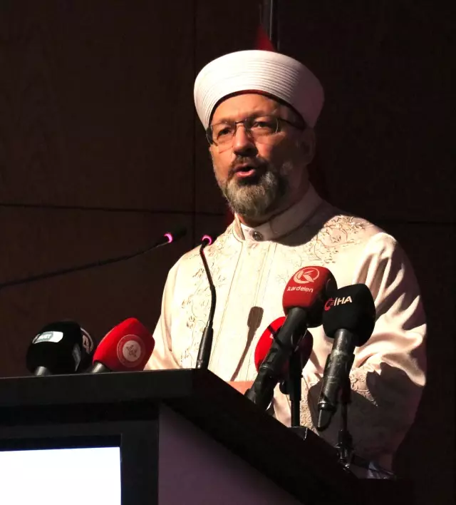 Diyanet İşleri Başkanı Erbaş, söyleşi programında üniversite öğrencileriyle buluştu